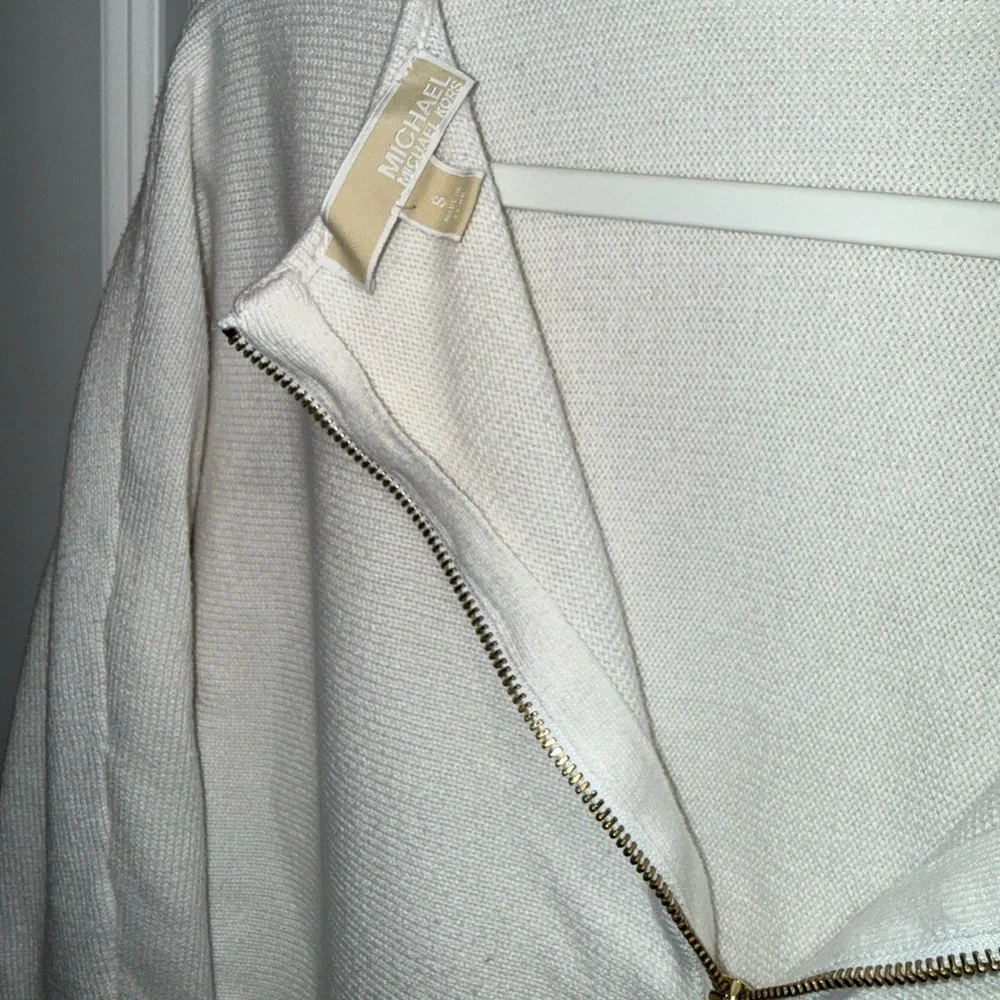 Micheal Kors Women White Crew neck sweater with zip up back top size Small